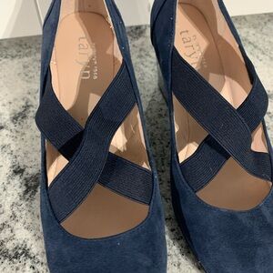 Taryn Rose Women’s Navy Crisscross Elastic Wedge Suede Pumps Size 6 1/2